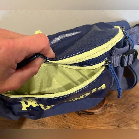 Patagonia black hole 5 L waist/hip pack – glossy rare discontinued style - Picture 4 of 7